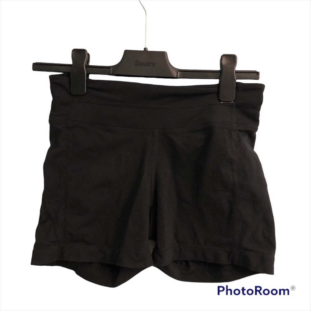 Athleta kickbooty 2 shorts black size small